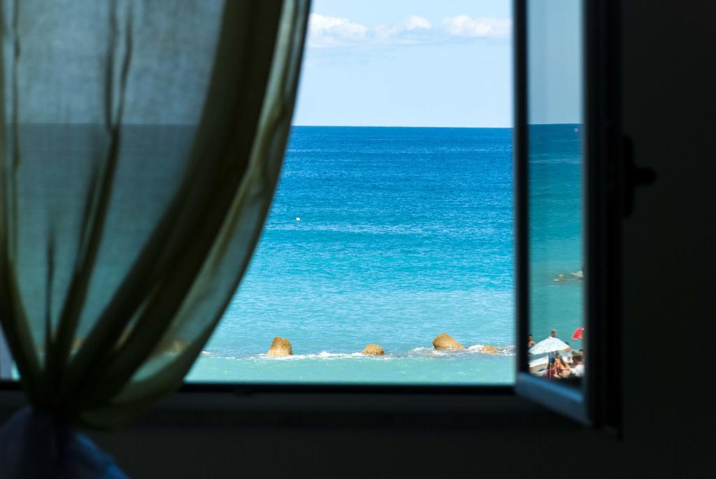 In Riva Al Mare B&B Capo d'Orlando Exterior photo